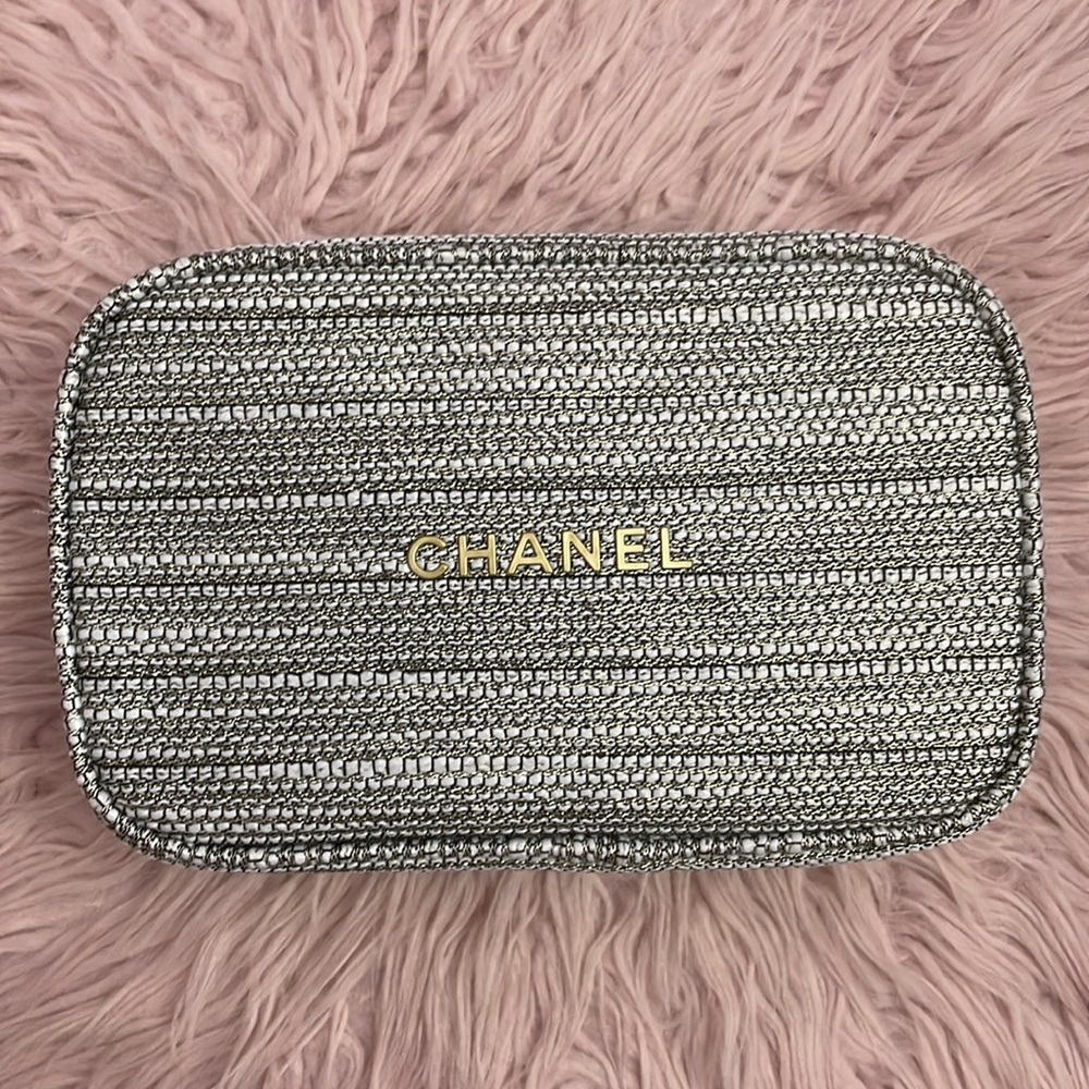 Chanel 🎄🎁❄️☃️Holiday 2022 makeup bag